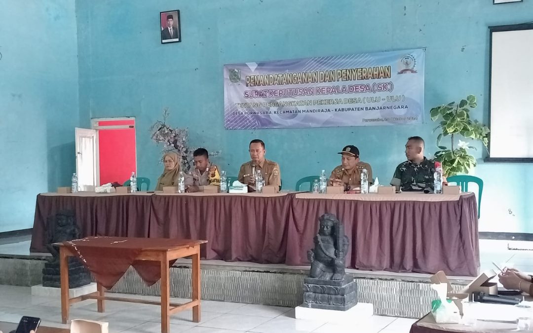 Penandatanganan dan Penyerahan Surat Keputusan Pengangkatan Pekerja Desa ( Ulu-Ulu)