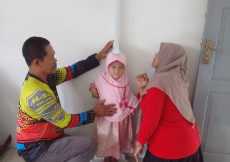 Evaluasi dan Pemberian PMT pada Balita Stunting Desa Salamerta