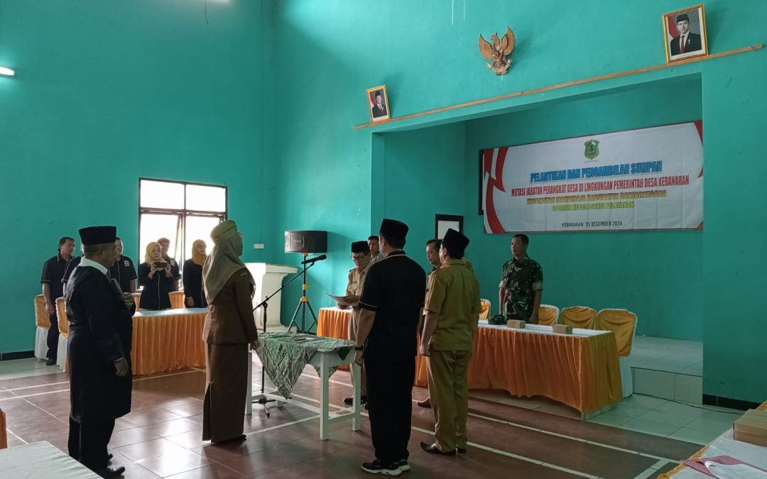 Pengambilan Sumpah dan Pelantikan Mutasi Jabatan Perangkat Desa di Lingkungan Pemerintah Desa Kebanaran