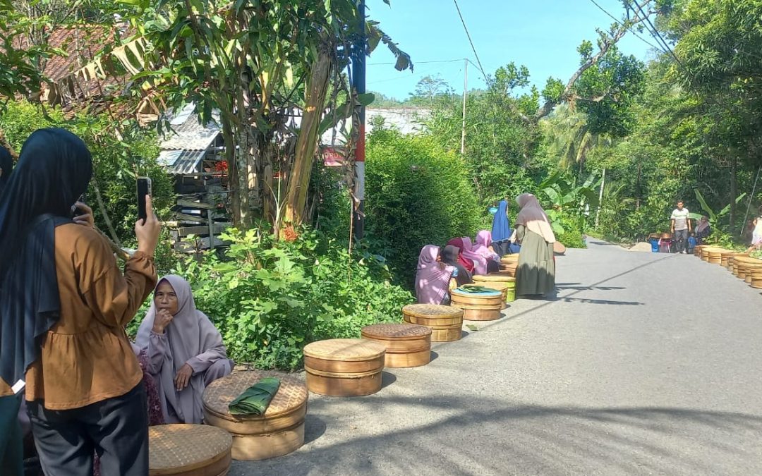 Tradisi Tenongan Laku Sikramat Desa Jalatunda Kecamatan Mandiraja