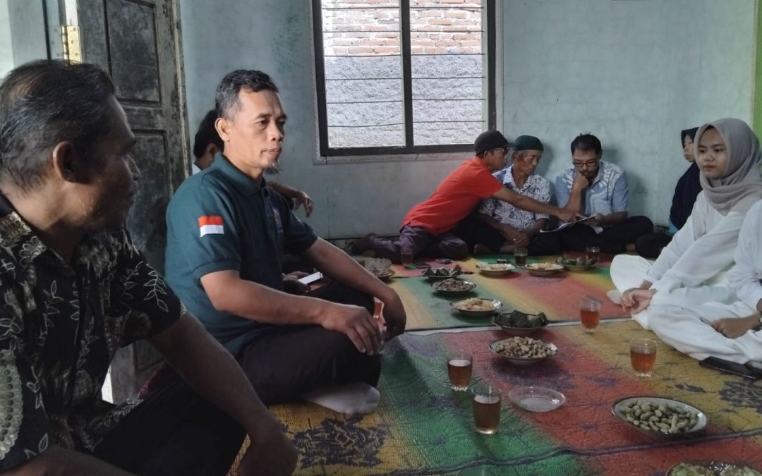Sosialisasi, Edukasi dan Penanaman Bibit Pohon Aren dan Pucung Untuk Kelompok Tani Dusun Kalipacet Desa Somawangi, Kec. Mandiraja