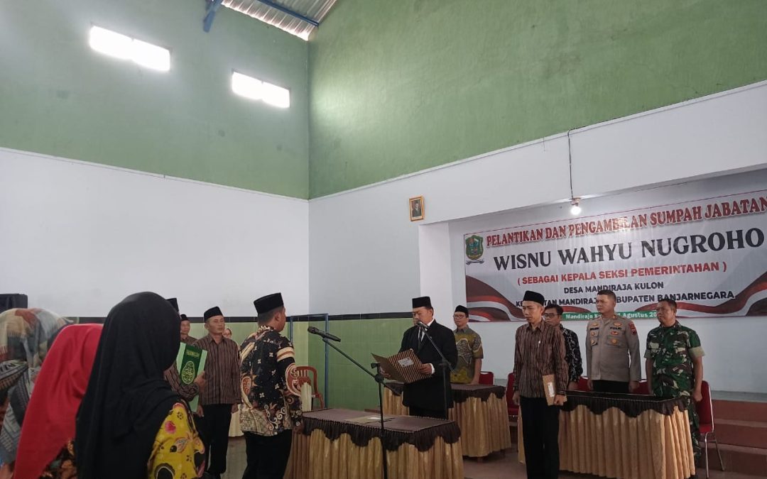 Pelantikan dan pengambilan sumpah Perangkat Desa Mandiraja Kulon jabatan Kasi Pemerintahan