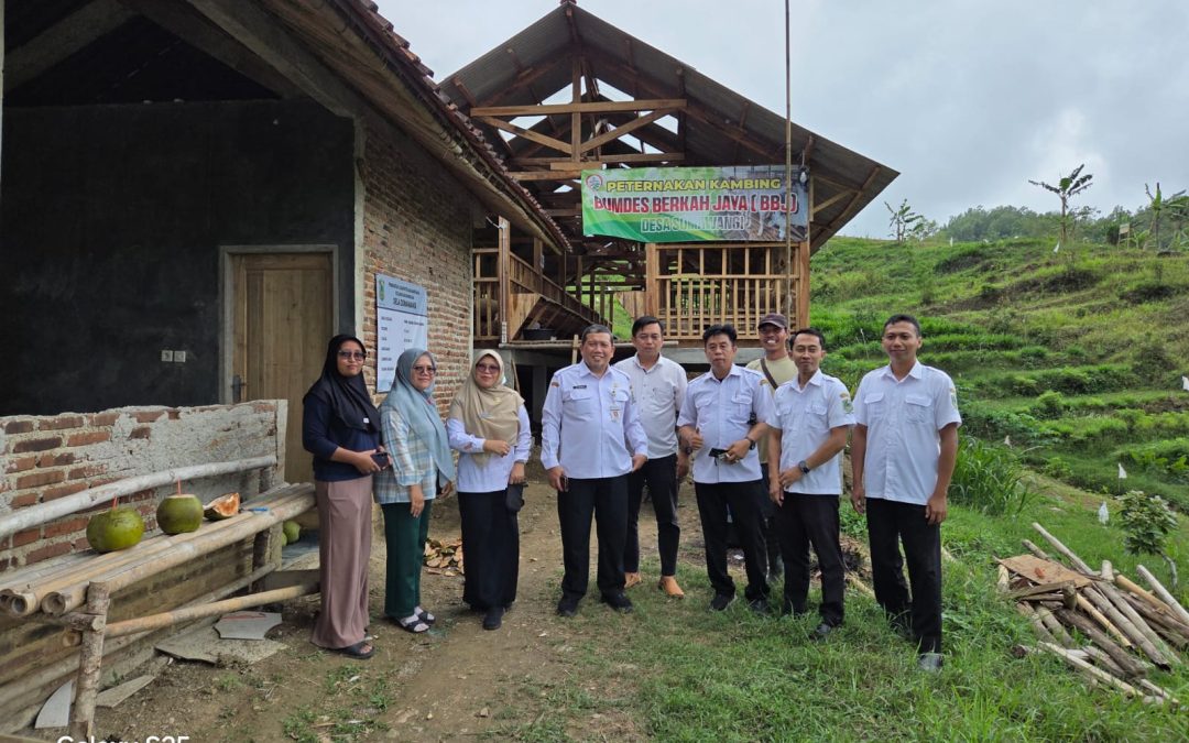 Cek Lokasi ketahanan pangan di desa Somawangi oleh kepala Dispermades PPKB.