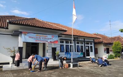 Kerja bakti dalam  rangka World clean up day