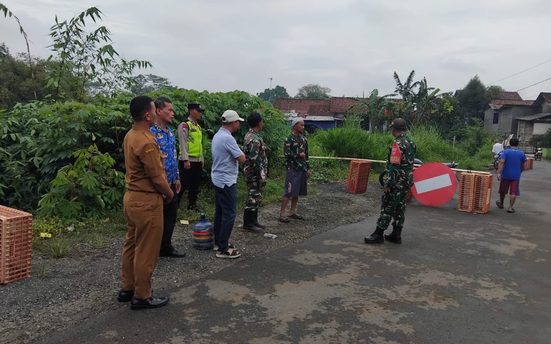 Monitoring longsor Desa Mandiraja Wetan.