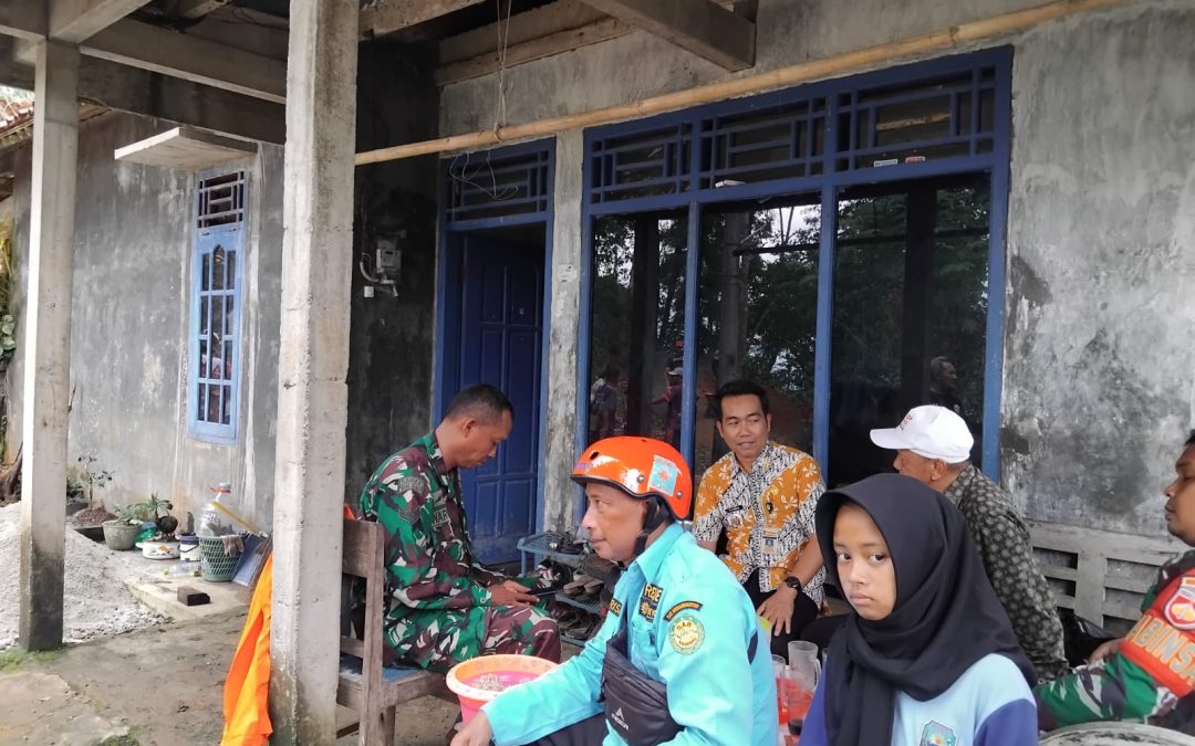 Monitoring tanah longsor Dusun Karangtunon Rt. 05 Rw. 05 Desa Glempang