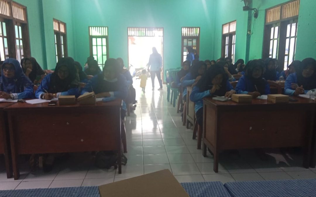 Pelatihan Pembuatan PMT dari bahan Dasar Lokal, Desa Simbang